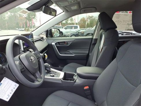 New 2025 Toyota RAV4 LE image 5
