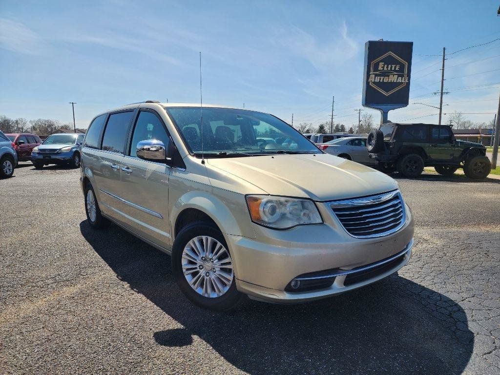 Used 2012 Chrysler Town & Country Limited w/ Luxury Group FWD image 1