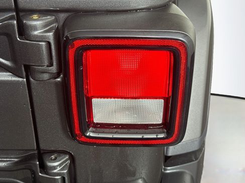 Used 2021 Jeep Wrangler Unlimited Sahara AWD/4WD image 34