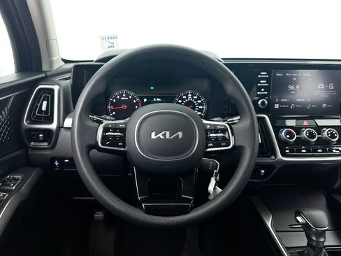 Used 2023 Kia Sorento LX FWD image 32