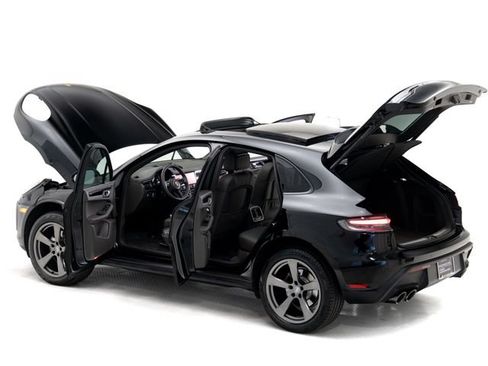 Certified 2026 Porsche Macan AWD/4WD image 30