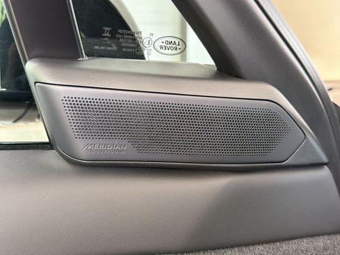 Used 2025 Land Rover Range Rover Sport SE AWD/4WD image 22