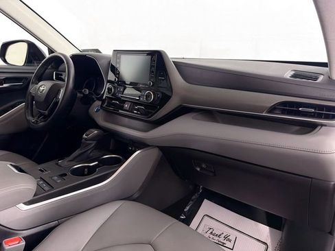 Used 2021 Toyota Highlander XLE image 31