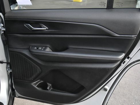 Used 2024 Jeep Grand Cherokee L Laredo image 47