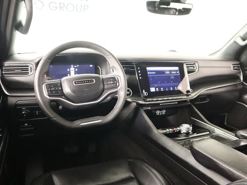 Used 2022 Jeep Wagoneer Series I RWD image 2