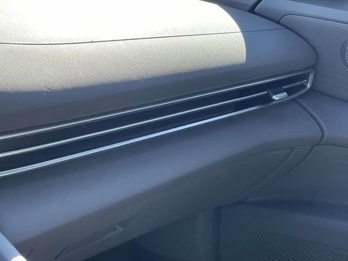 Certified 2024 Hyundai Elantra SE image 30