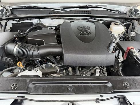 Used 2023 Toyota Tacoma TRD Off-Road image 31