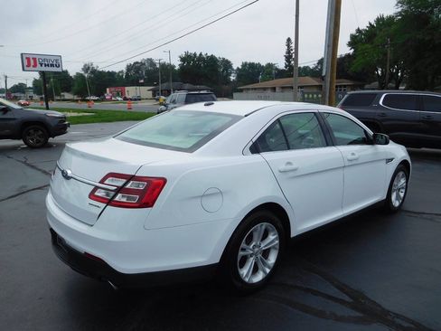 Used 2016 Ford Taurus SE FWD image 6