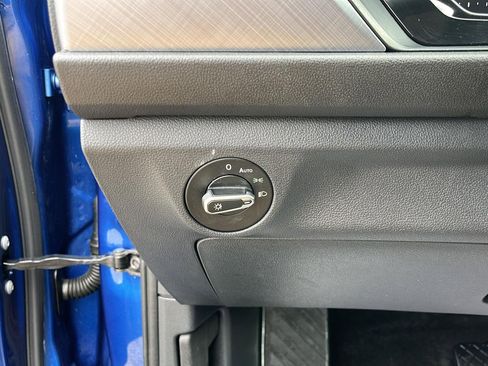 Used 2024 Volkswagen Jetta SE image 5