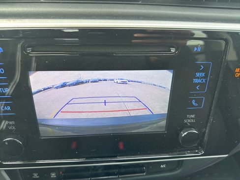 Used 2017 Toyota Corolla LE image 40