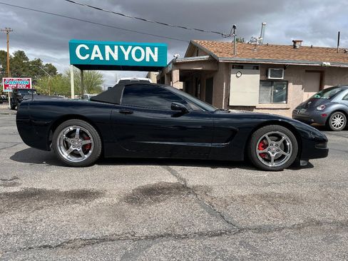 Used 2002 Chevrolet Corvette w/ Preferred Equipment Group2 image 2