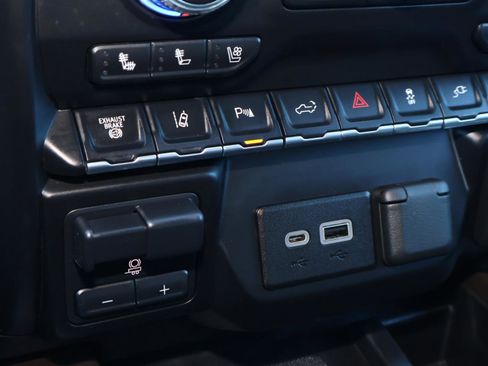 Used 2022 GMC Sierra 2500 Denali w/ Denali Ultimate Package image 29