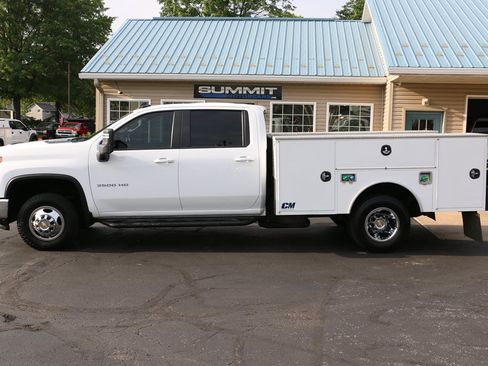 Used 2024 Chevrolet Silverado 3500 LT w/ Convenience Package AWD/4WD image 2