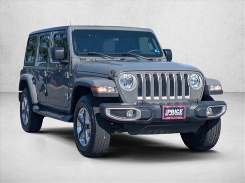 Used 2019 Jeep Wrangler Unlimited Sahara AWD/4WD image 3