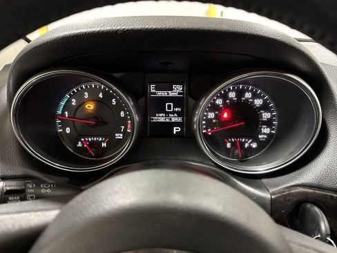 Used 2012 Jeep Grand Cherokee Laredo w/ Laredo E Group AWD/4WD image 12