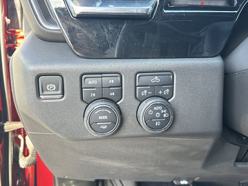 Certified 2025 Chevrolet Silverado 1500 RST AWD/4WD image 24