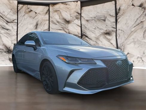 Used 2021 Toyota Avalon Limited w/ Advanced Safety Package FWD image 3