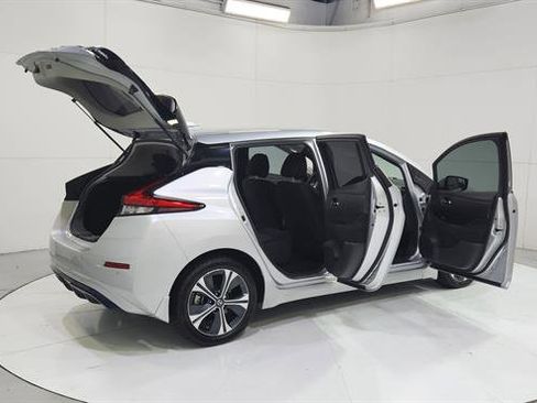 Used 2022 Nissan Leaf SV w/ SV Technology Package image 12