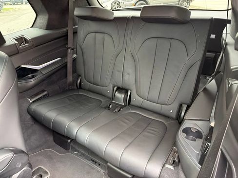 Used 2022 BMW X7 xDrive40i w/ M Sport Package AWD/4WD image 17