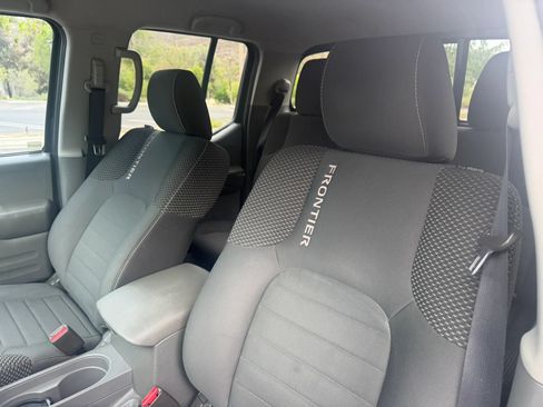 Used 2017 Nissan Frontier Desert Runner RWD image 11