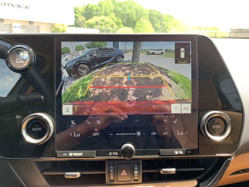 Used 2025 Lexus NX 250 FWD w/ Towing Package (2000 Lbs) image 25