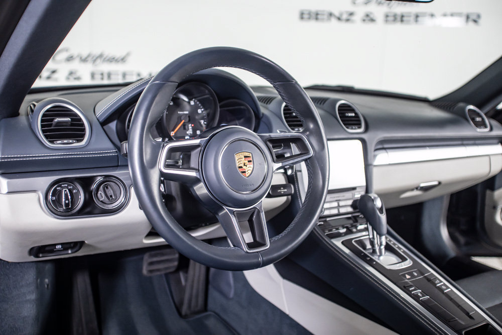 Used 2018 Porsche 718 Cayman RWD image 19