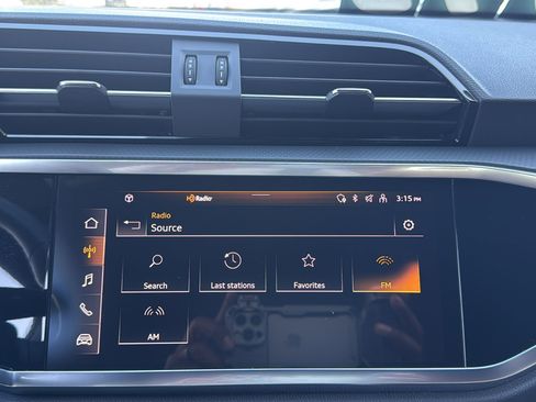 Certified 2025 Audi Q3 2.0T Premium image 18