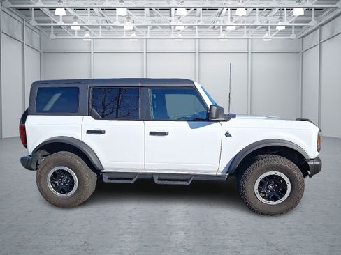 Used 2023 Ford Bronco Black Diamond w/ Sasquatch Package image 7