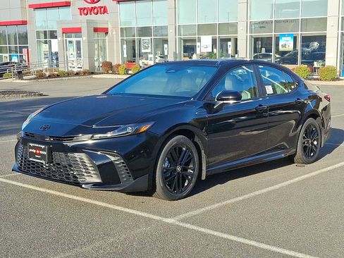 New 2026 Toyota Camry SE image 10