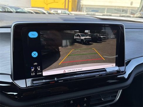 New 2026 Volkswagen Atlas Cross Sport SE image 24