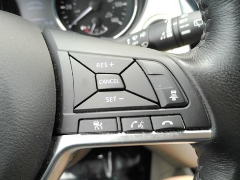 Used 2018 Nissan Rogue Sport SL w/ SL Premium Package FWD image 40