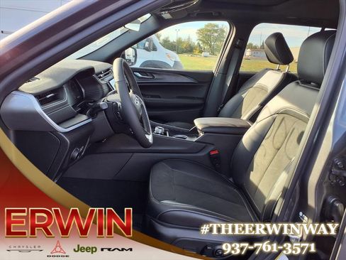 New 2025 Jeep Grand Cherokee Altitude w/ Trailer Tow Package image 6