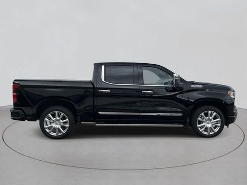 Used 2025 Chevrolet Silverado 1500 High Country w/ High Country Premium Package AWD/4WD image 5