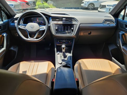 Certified 2024 Volkswagen Tiguan SE AWD/4WD image 8