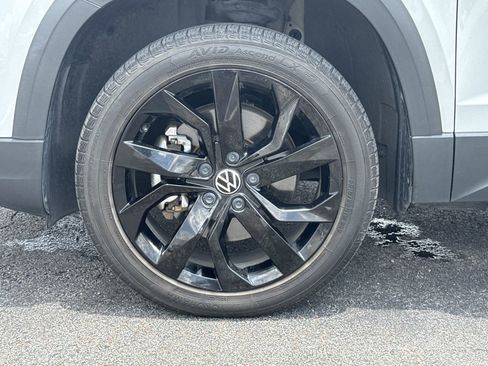 Used 2023 Volkswagen Taos SE FWD image 9