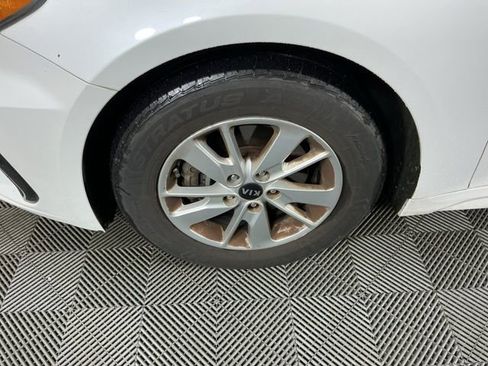 Used 2019 Kia Optima LX image 9