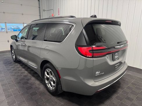 Used 2023 Chrysler Pacifica Limited FWD image 7
