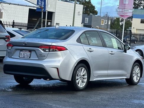 Used 2024 Toyota Corolla LE w/ LE Convenience Package image 4