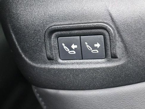 Used 2023 Land Rover Defender 90 X-Dynamic SE image 34