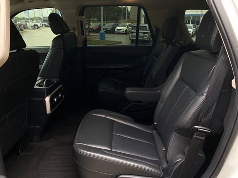 Used 2024 Ford Expedition XLT RWD image 27