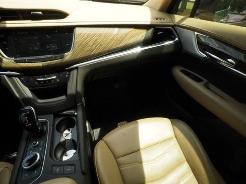 Used 2020 Cadillac XT6 Premium Luxury w/ Platinum Package FWD image 12