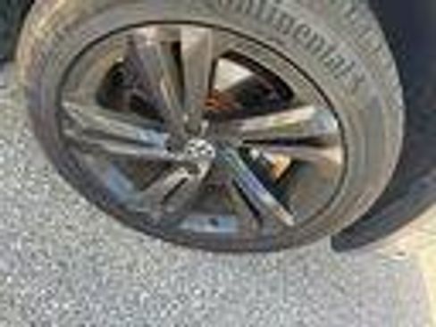 Used 2024 Volkswagen Tiguan SE R-Line FWD image 15