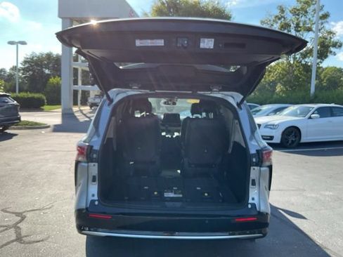 Used 2022 Toyota Sienna Platinum AWD/4WD image 11