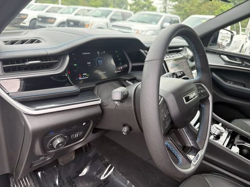 Used 2022 Jeep Grand Cherokee Trailhawk w/ Luxury Tech Group III AWD/4WD image 20