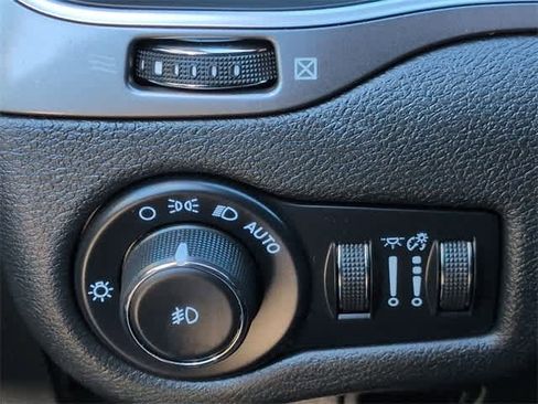 Used 2019 Jeep Cherokee Latitude Plus image 39