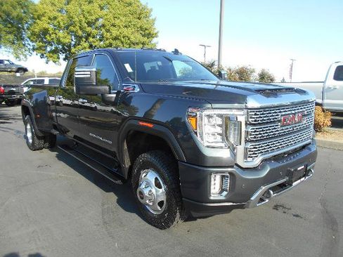 Used 2022 GMC Sierra 3500 Denali w/ Denali Ultimate Package AWD/4WD image 2
