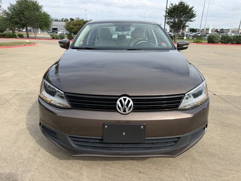 Used 2014 Volkswagen Jetta SE FWD image 2
