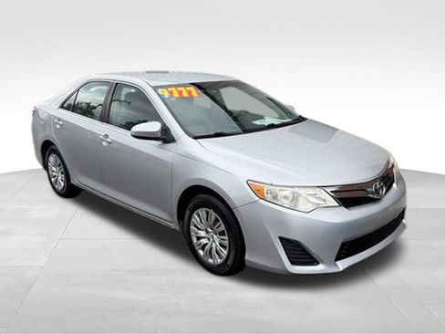 Used 2012 Toyota Camry LE FWD image 20