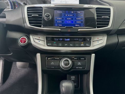 Used 2015 Honda Accord Touring image 16