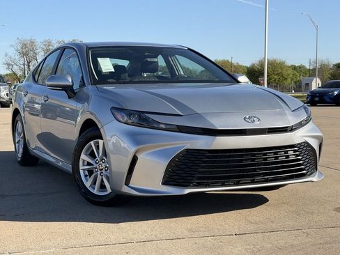Used 2025 Toyota Camry LE FWD image 2